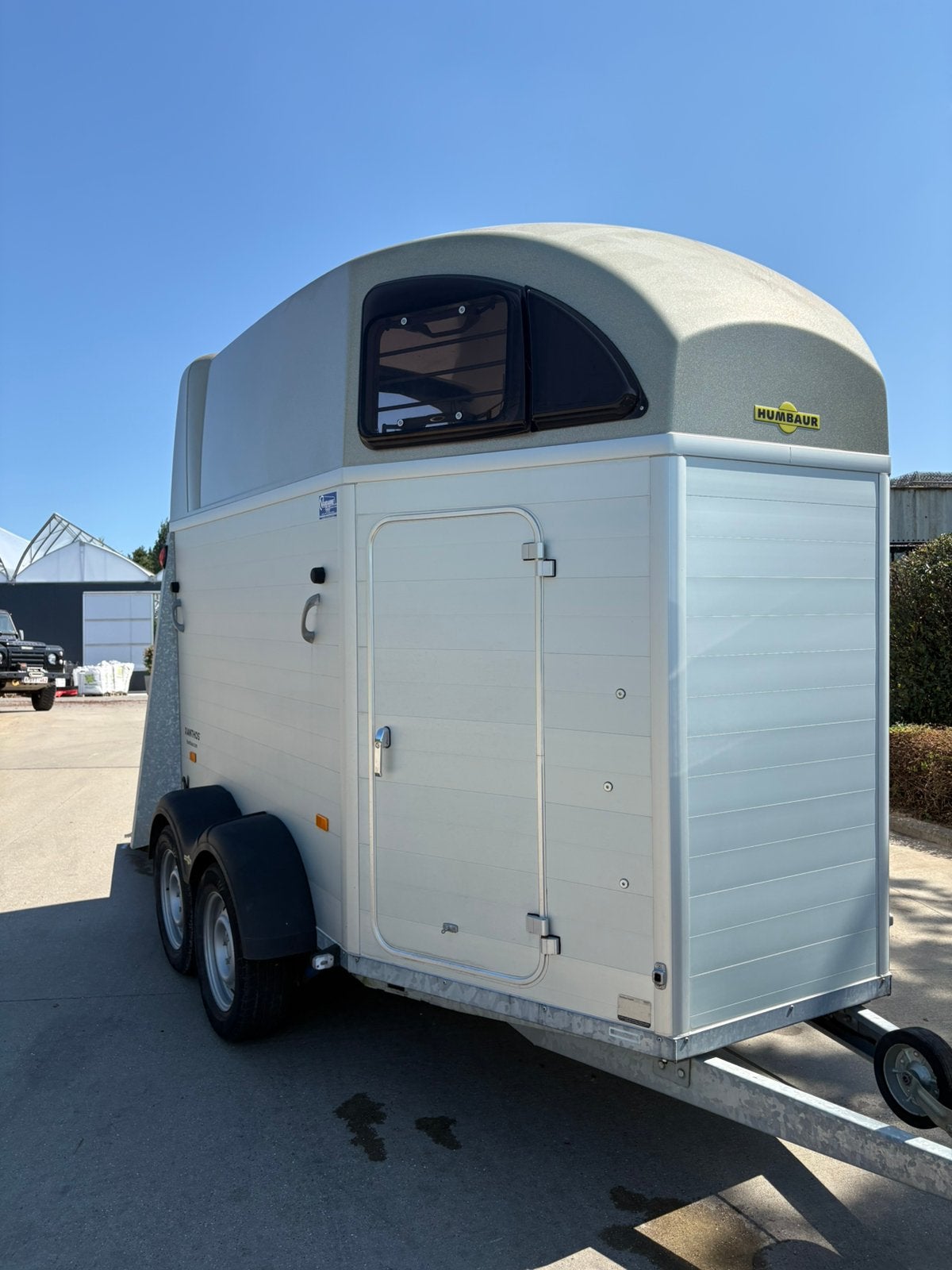 Humbaur Xanthos 2400 - 2 paarden, Animaux & Accessoires, Chevaux & Poneys | Semi-remorques & Remorques, Utilisé, Remorque 2 chevaux