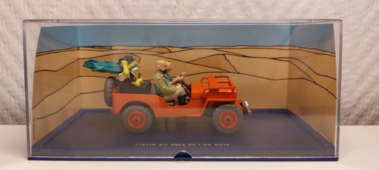 Voiture TINTIN Atlas 1/43 'La Jeep rouge sur la couverture d, Collections, Enlèvement ou Envoi, Tintin, Neuf, Statue ou Figurine