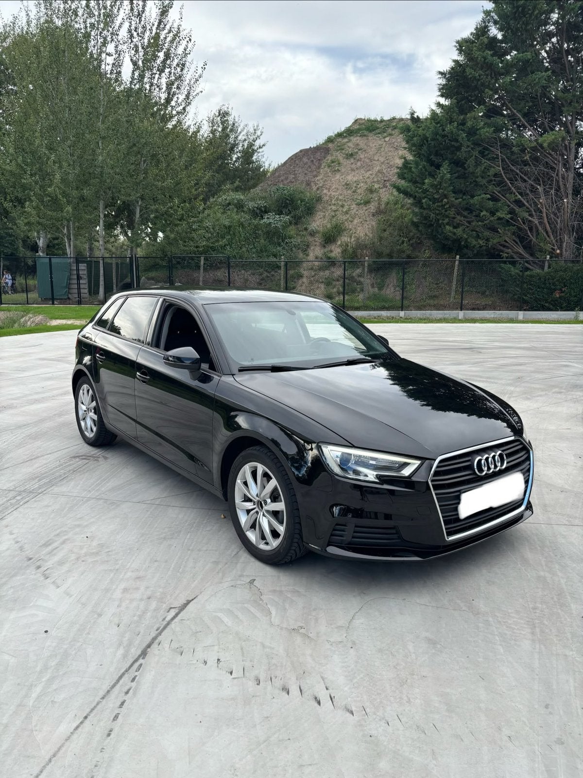 Audi A3 1.6TDI AUTOMAAT GEKEURD VERKOOP, Auto's, Stof, Zwart, 5 deurs, Particulier