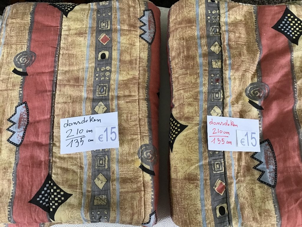 2 mooie gelijke donsdekens van 210 cm op 135 cm, Huis en Inrichting, Ophalen of Verzenden, Zo goed als nieuw