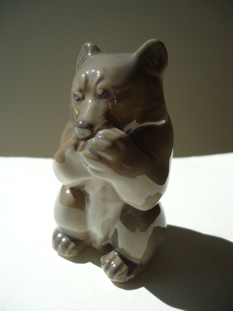 Vintage Royal Copenhagen Porselein figurine Zittende beer DK, Ophalen of Verzenden