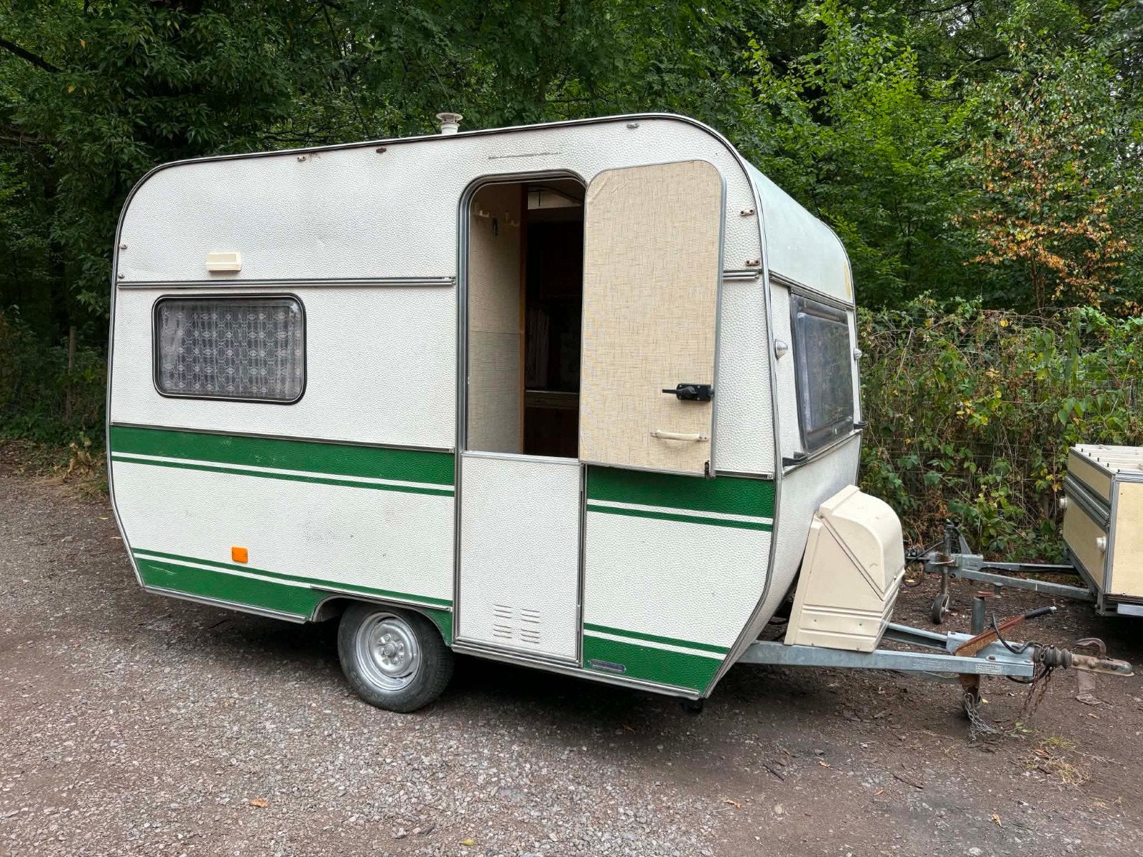 Caravane à vendre, Entreprise