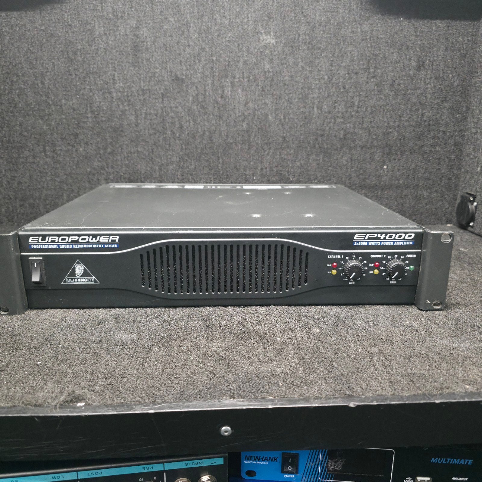 BEHRINGER  europower   EP4000  versterker, Ophalen of Verzenden