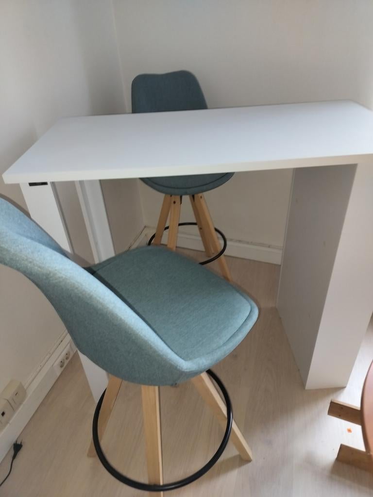 Hoge tafel met 2 kinderstoelen, Ophalen