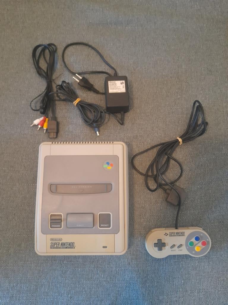 Console Super Nintendo complète sans jeux, Consoles de jeu & Jeux vidéo, Consoles de jeu | Nintendo Super NES, Enlèvement, Avec 1 manette