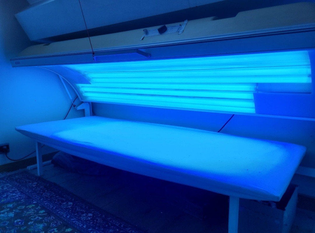 Alisun ETS 34 zonnenhemel met lampen en bank!, Enlèvement, Utilisé, Banc solaire simple face