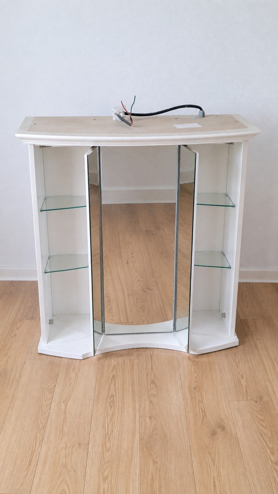 Armoire de salle de bain avec miroir et éclairage intégré
Ve, Huis en Inrichting, Kasten | Vitrinekasten, Glas, Ophalen