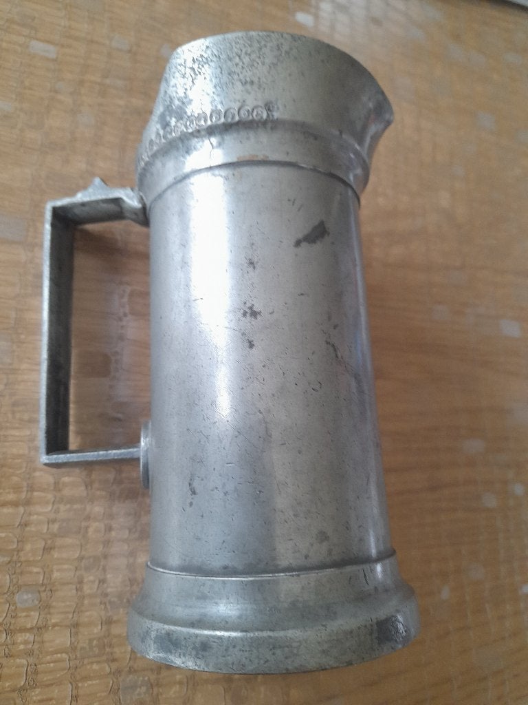 Pot demi litre étain ancien , chenille 17poinçons, Enlèvement ou Envoi