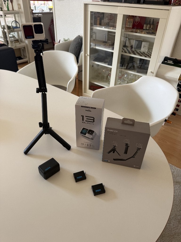 GoPro HERO 13 Polar White + GoPro stick + 2 extra batterijen, Ophalen, Zo goed als nieuw, GoPro