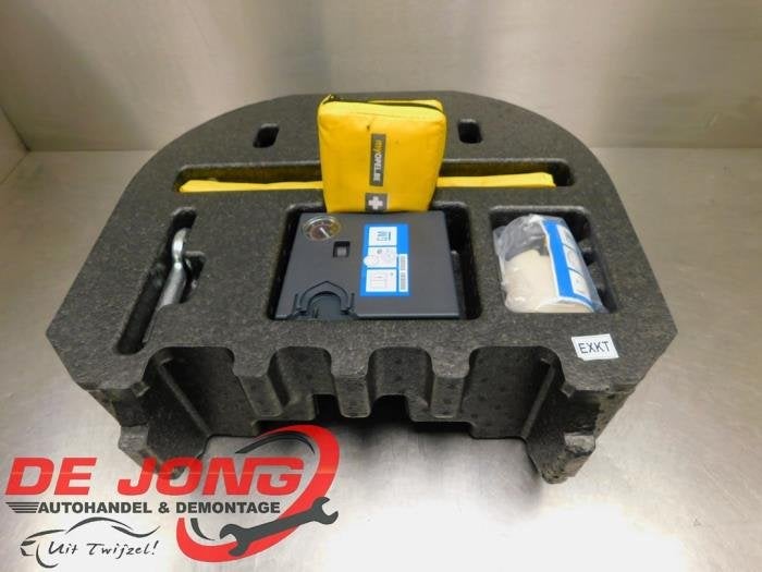 Kit de réparation pneus d'un Opel Karl, -, Opel, 3 mois de garantie, Utilisé