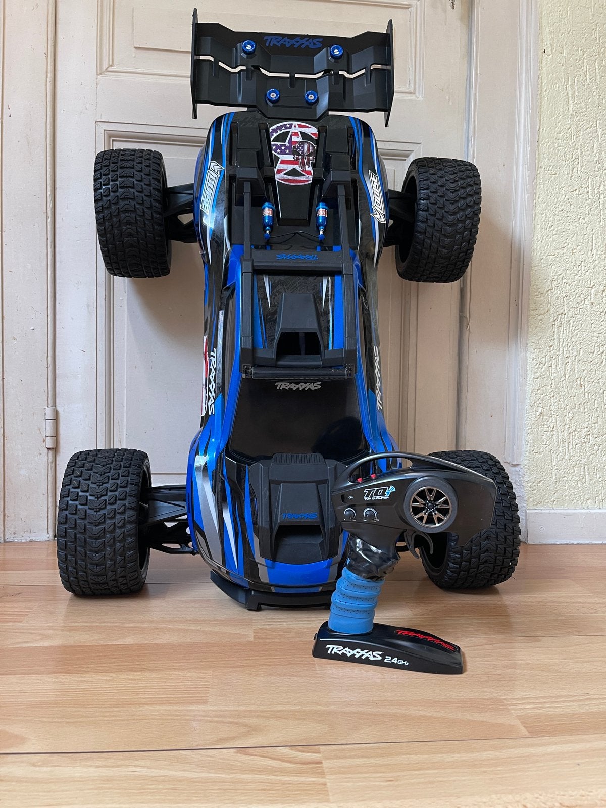Traxxas Xrt 8S - Comme neuf + Éclairage LED & 4 Pneus, Hobby en Vrije tijd, Auto offroad, Zo goed als nieuw, RTR (Ready to Run)