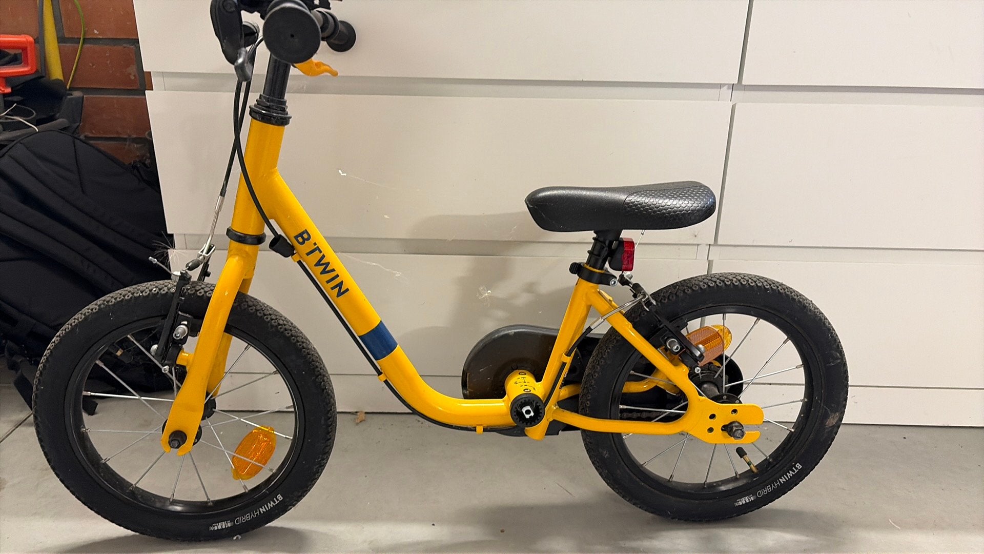B twin kinderfiets, Fietsen en Brommers, Ophalen, Zo goed als nieuw