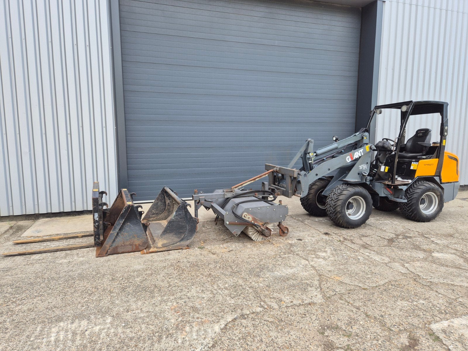 Giant V452T Shovel (Veel aanbouwdelen + Kenteken) Kniklader, Zakelijke goederen, Ophalen