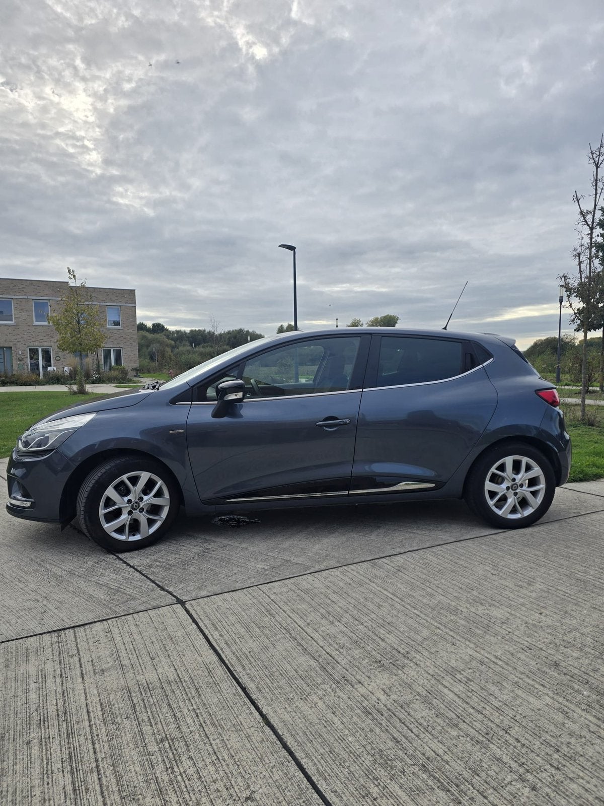 Renault clio Limited Edition 2019!, Auto's, Voorwielaandrijving, Stof, Blauw, Handgeschakeld