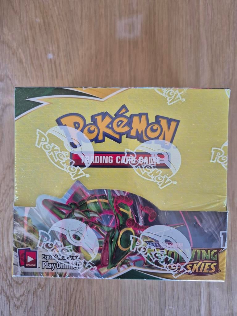Pokémon evolving skies boosterbox, Hobby en Vrije tijd, Verzamelkaartspellen | Pokémon, Ophalen of Verzenden, Boosterbox