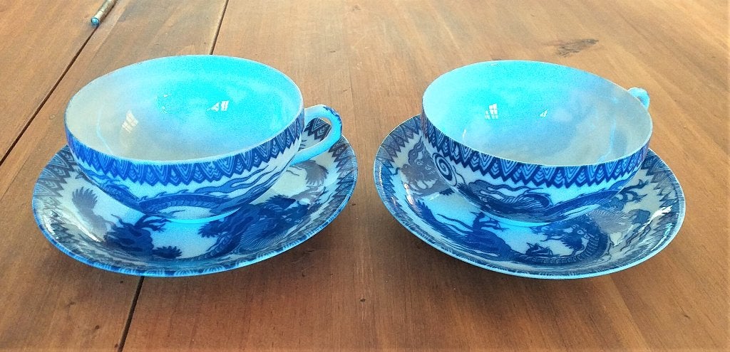 Deux tasses avec sous-tasses en porcelaine fine du Japon, Enlèvement