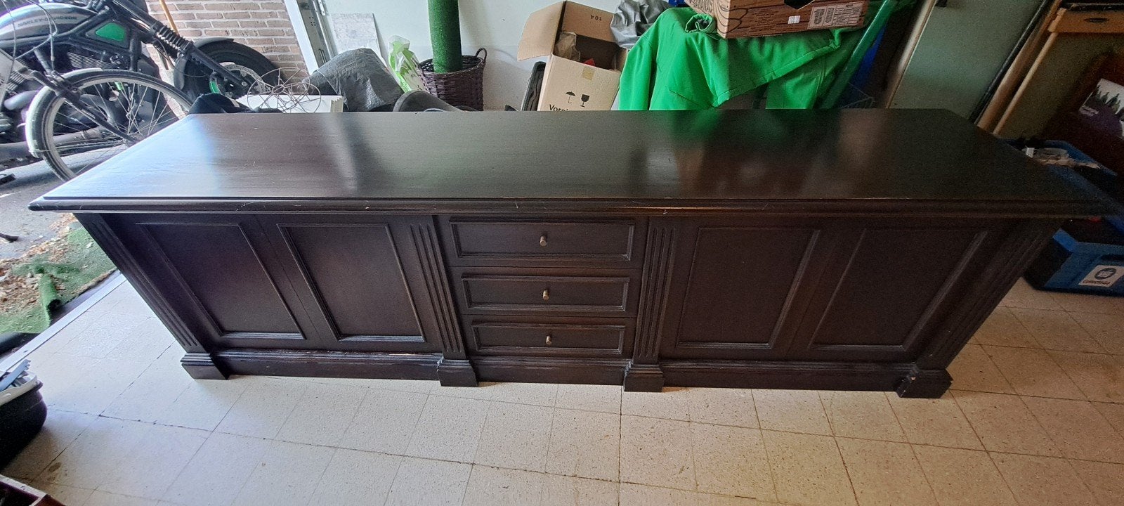 Zwarte dressoirkast 239cm breed, 54cm diep en 70cm hoog, Enlèvement