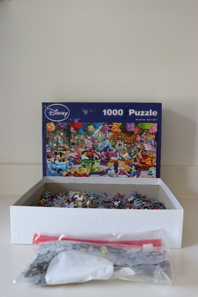 Disney Mad Tea Cups puzzel van 1000 stukjes, Ophalen of Verzenden, 500 t/m 1500 stukjes, Zo goed als nieuw, Legpuzzel