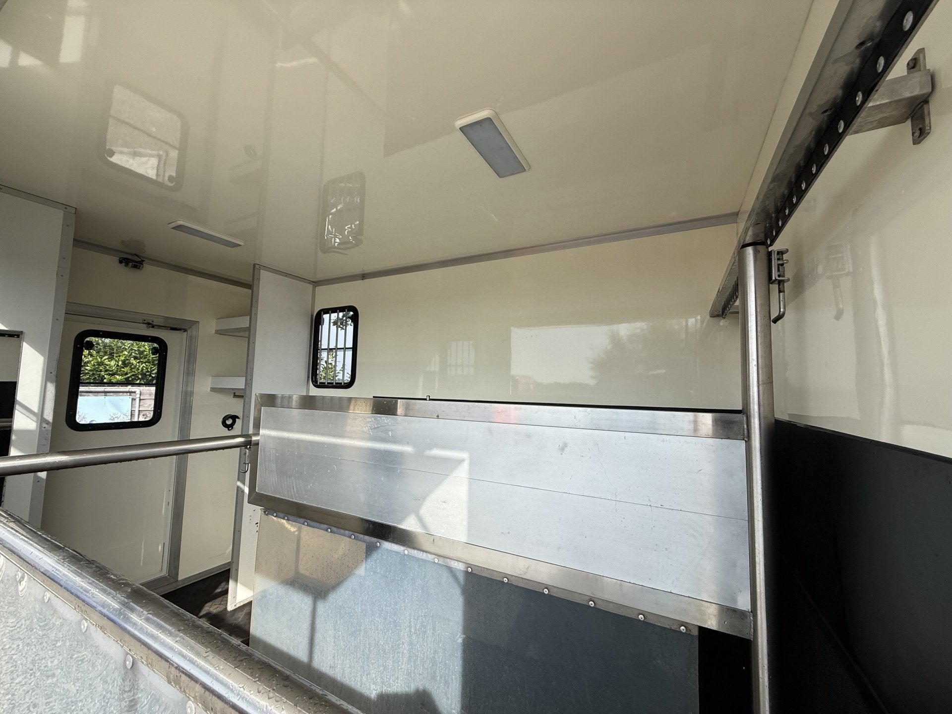 Mercedes-Benz Sprinter | HORSETRUCK | TVW | CLASSIC 3XL | 20, Dieren en Toebehoren, Weduwestraat 12
4884MV  WERNHOUT, NL, Paardenwagentje NL | MVV HORSETRUCKS