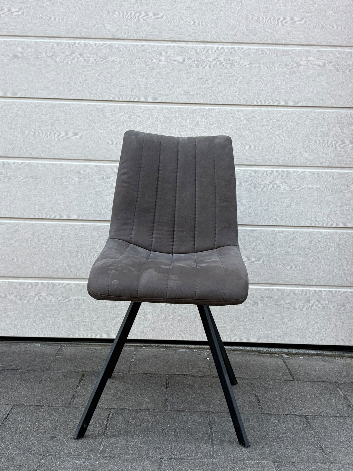 Chaise de salle à manger moderne effet suédine velours gris, Maison & Meubles, Gris, Comme neuf, Enlèvement, Métal