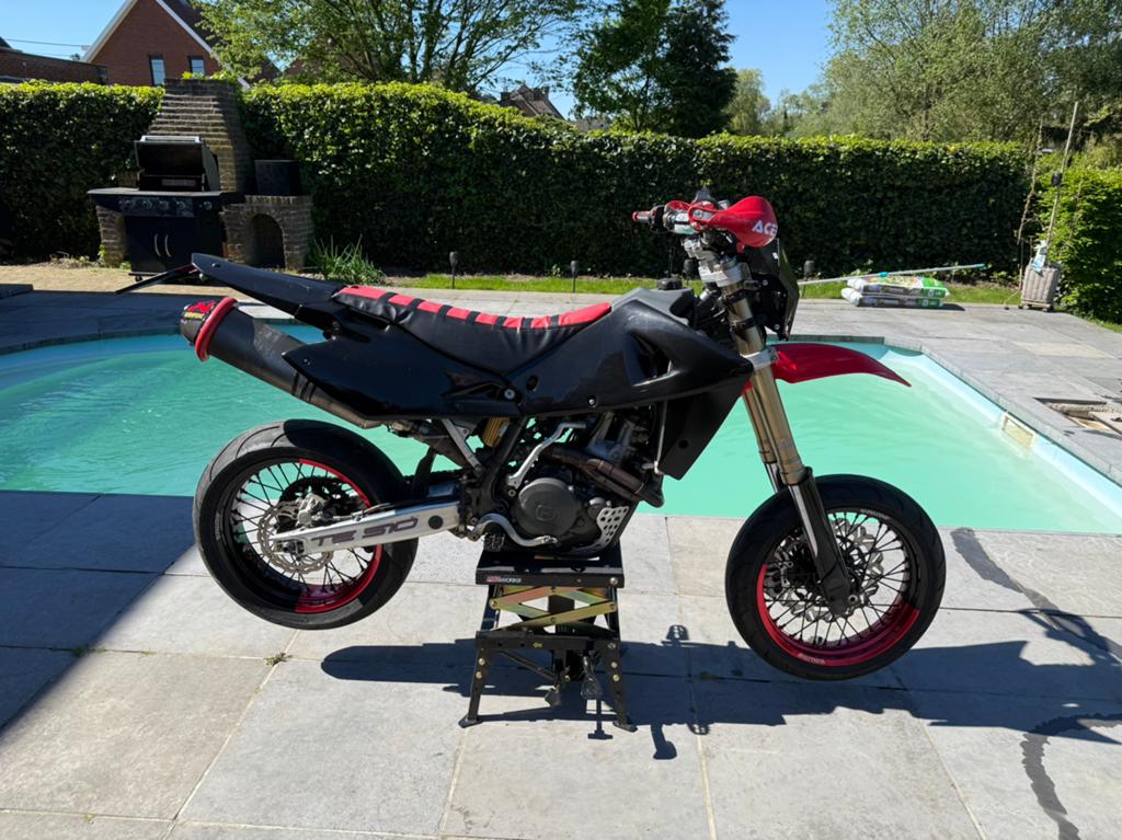 Husqvarna 510 supermoto/enduro, 510 cm³, Plus de 35 kW, Permis Moto A2 minimum, 1 cylindre