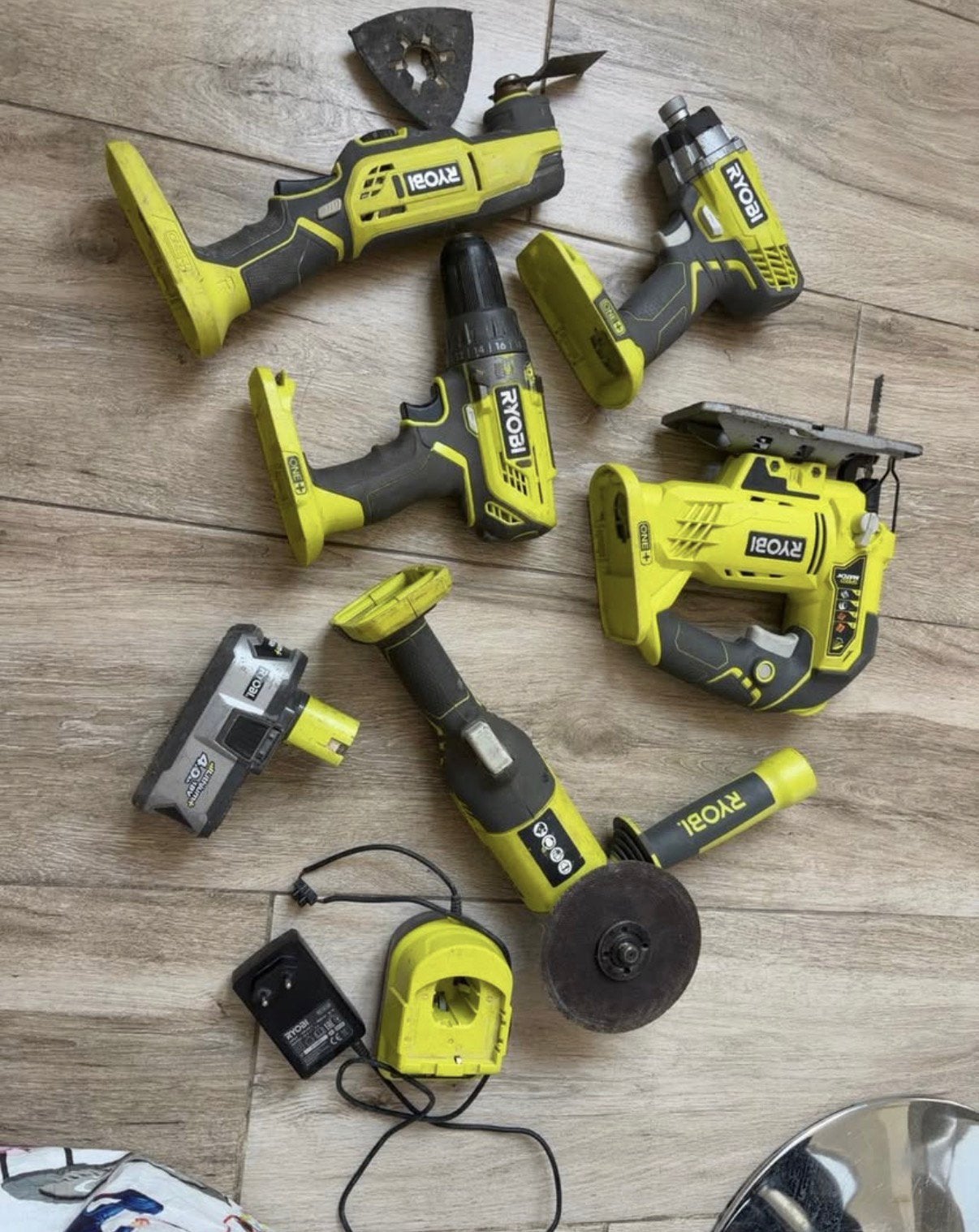 Lot Ryobi ONE+ – 5 outils + 1 batterie + chargeur, Enlèvement, Scie sauteuse