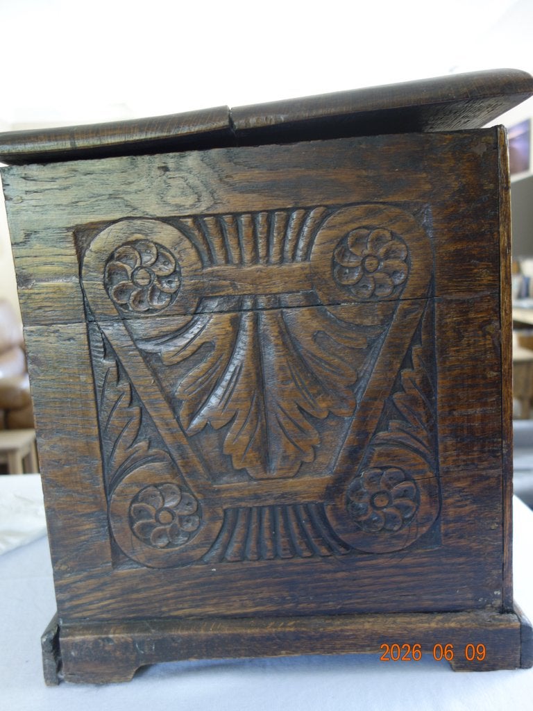 Vintage houten kolenbak met handsnijwerk in goede staat., Antiek en Kunst, Antiek | Meubels | Kasten, Ophalen