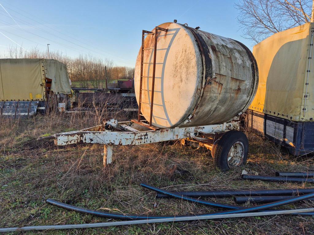 Tanker op wielen, Zakelijke goederen, Ophalen