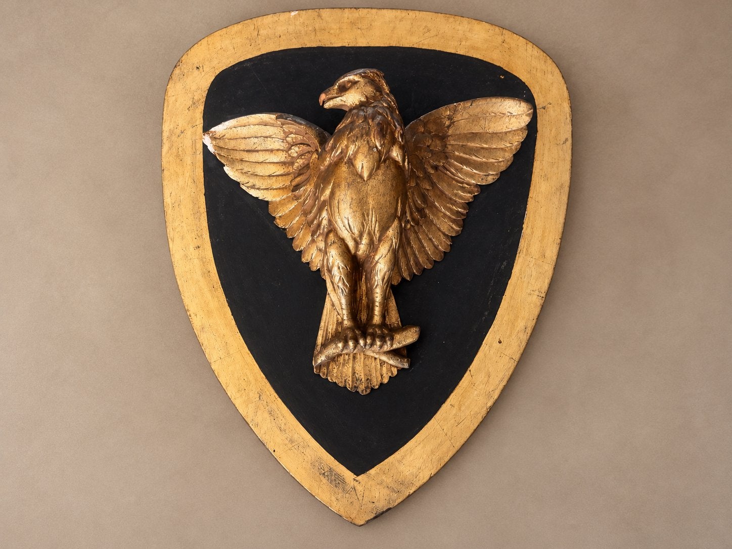 Aigle en bois sculpté doré – années 1950, Antiquités & Art, Enlèvement, Bois, Décoration murale, Doré