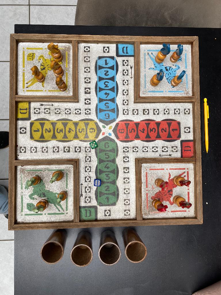 Antiek paardenspel, Hobby en Vrije tijd, Gezelschapsspellen | Bordspellen, Een of twee spelers, Ophalen, Gebruikt