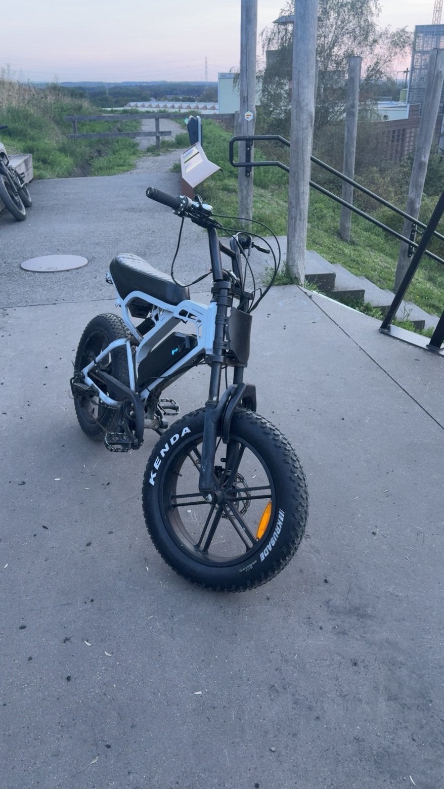 V20 Fatbike, 51 tot 55 cm, Ophalen, Zo goed als nieuw, 30 tot 50 km per accu