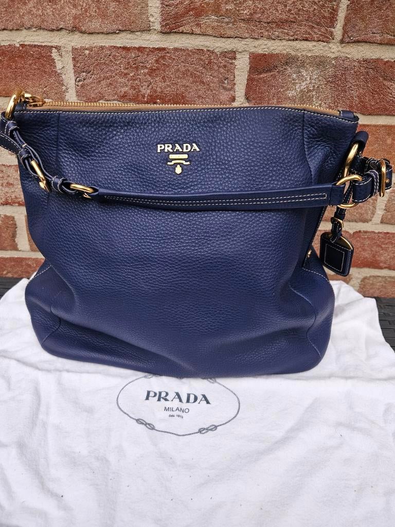 Prada handtas, Ophalen, Handtas
