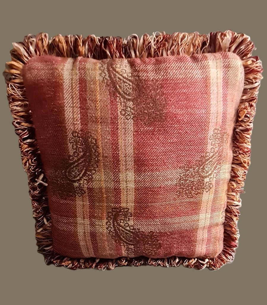 Coussin MULBERRY avec garniture frivole, Neuf, Coussin décoratif, Enlèvement ou Envoi, Autres couleurs