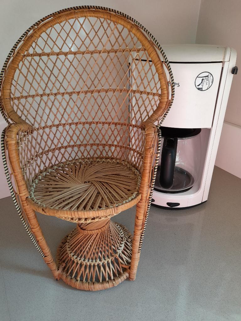 Rieten  pauwenstoel ,poppenstoel., Ophalen, Gebruikt, Overige typen