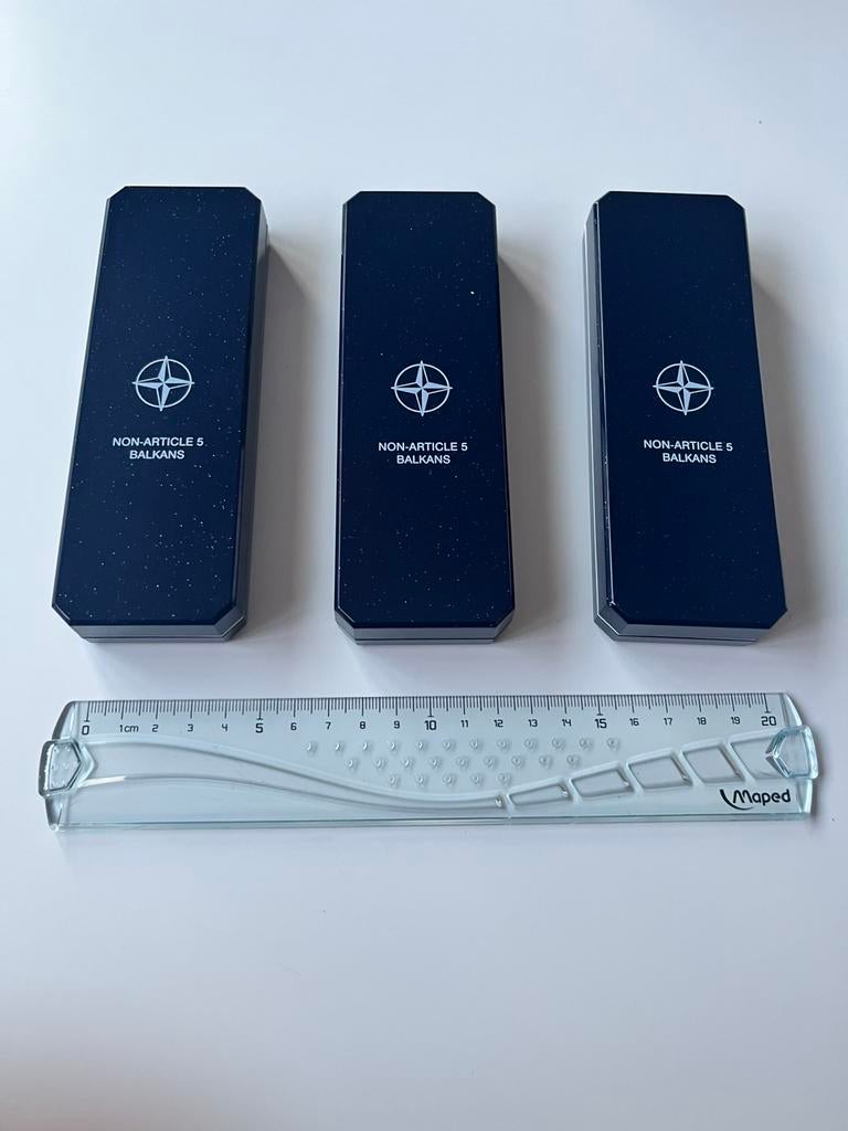 Set van 3 Originele NAVO / NATO Medaille doosjes (Leeg), Verzamelen, Militaria | Algemeen, Overige soorten, Overige typen, Ophalen of Verzenden
