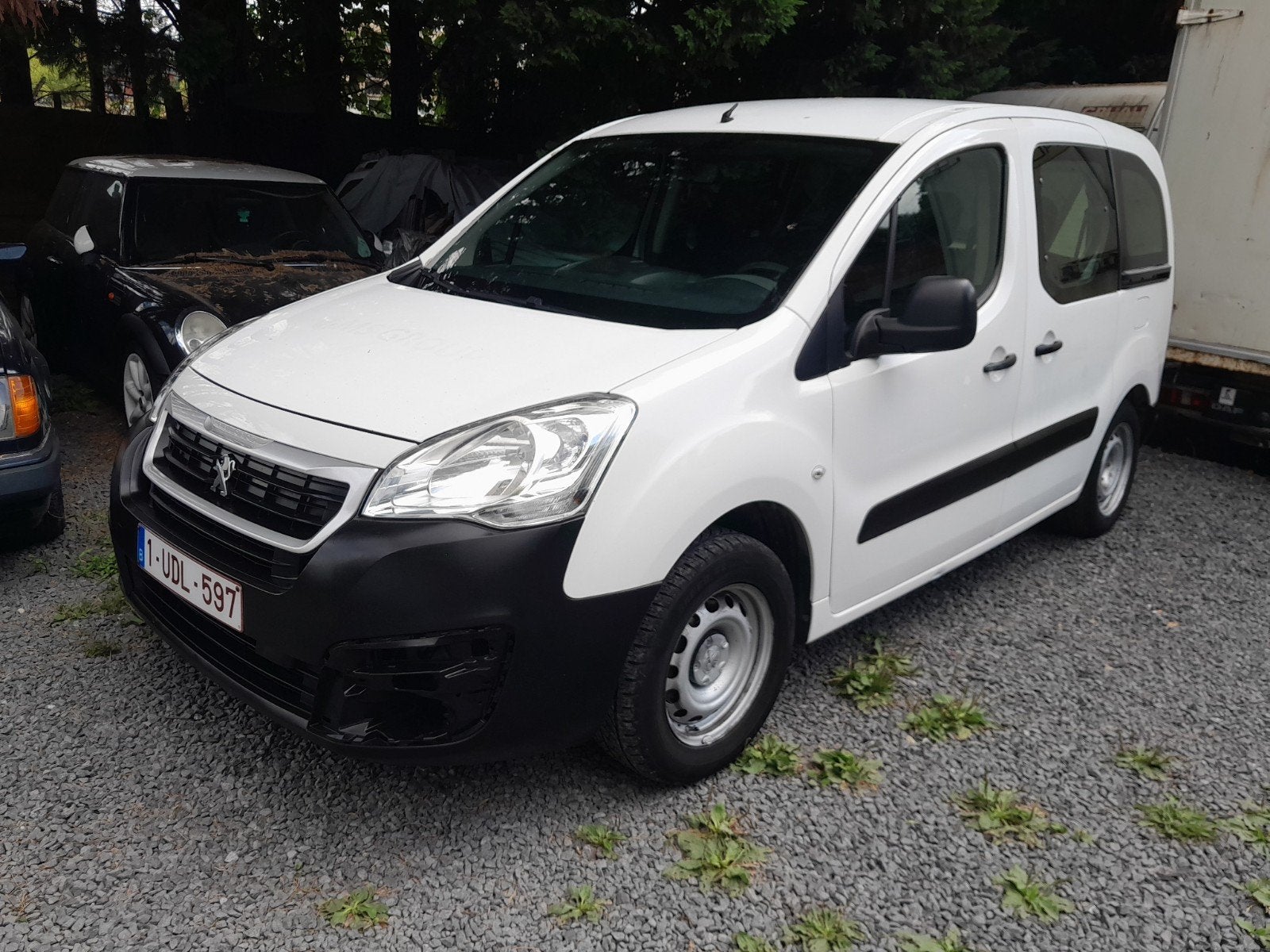 Peugeot  partner 1.6hdi 2018 euro6b, Autos, Camionnettes & Utilitaires, Achat, Euro 6, Noir, Diesel
