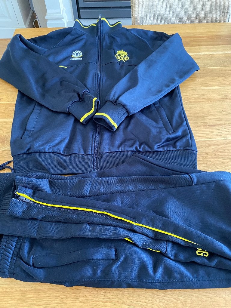 Équipement Union Saint Gilloise, pantalons et veste (RUSG), Sports & Fitness, Football, Taille M, Enlèvement ou Envoi, Utilisé