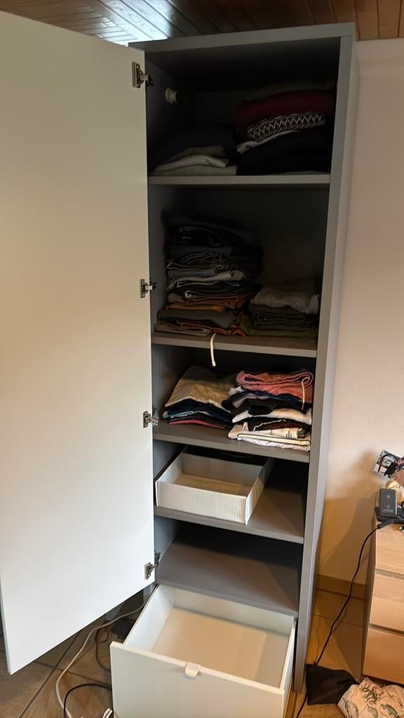 Hoge ikea kast, Huis en Inrichting, Kasten | Kleerkasten, Ophalen, Zo goed als nieuw