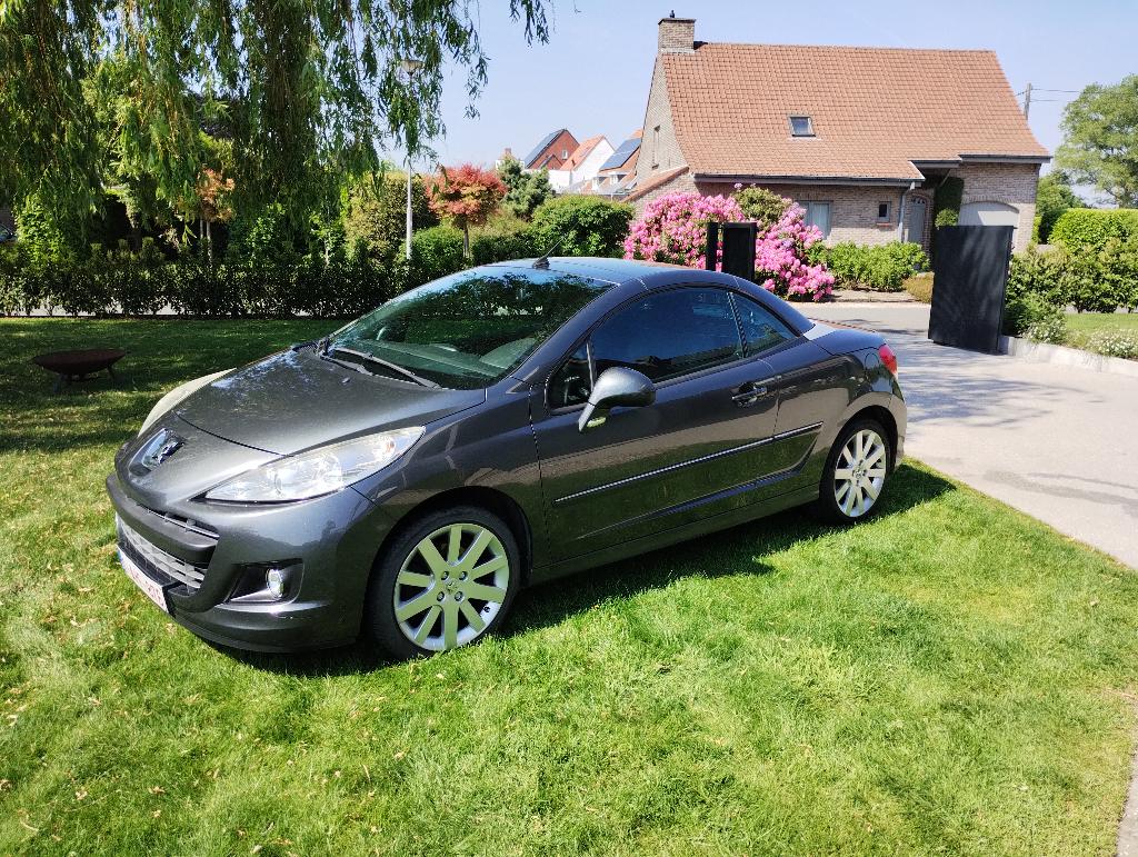 Peugeot 207 cabriolet, Autos, Argent ou Gris, Cabriolet, Boîte manuelle, Entretenue par le concessionnaire