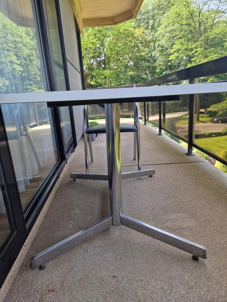 Tafel met 4 stoelen, Ophalen