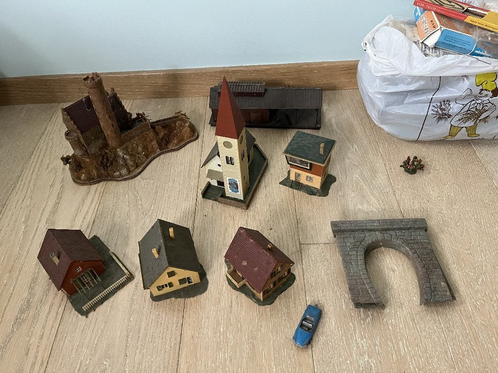 Maisons modèles pour trains HO, Analogique, Enlèvement, Utilisé, Pont, Tunnel ou Bâtiment