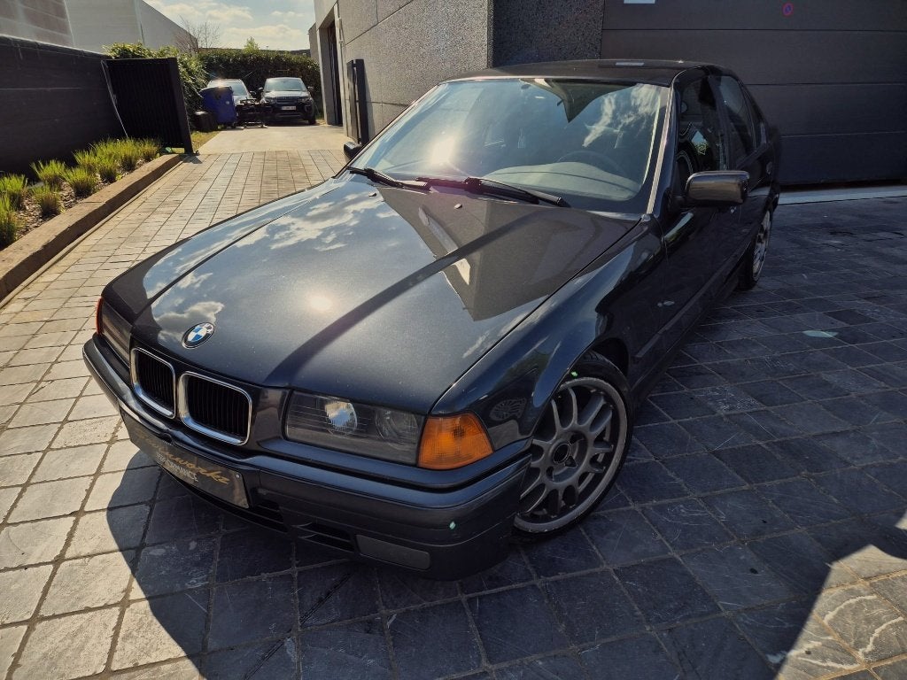 BMW 318i / OLDTIMER ! / Manueel / Sedan, foto 2