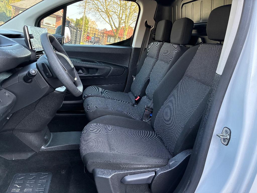 2024 Peugeot PARTNER 1.5 Blue HDI //AUTOMAAT 131PK / 3-ZIT, Auto's, 4 cilinders, Wit, Diesel, 1499 cc