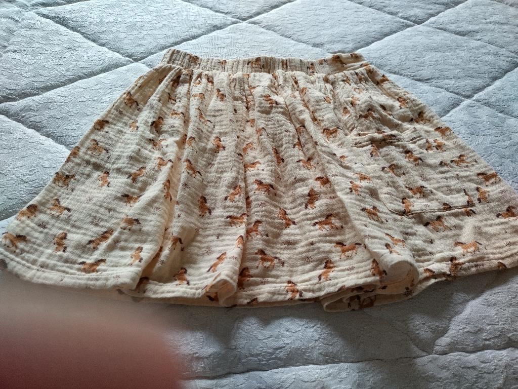 Beige rokje met paardjes motief, maat 128, Neuf, Robe ou Jupe, Enlèvement ou Envoi, Milla Star