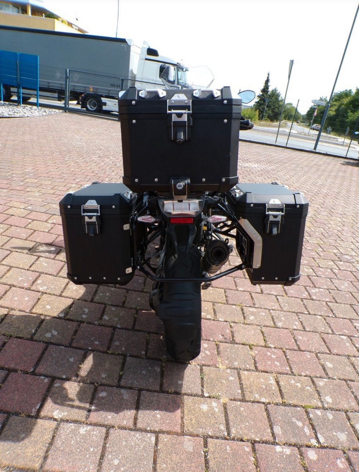 Gezocht: BMW R1250 GS kofferset, Motoren, Accessoires | Koffers en Tassen, Ophalen