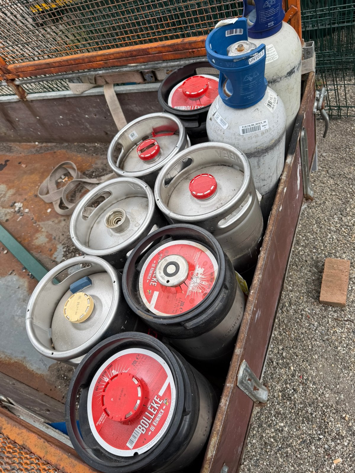 Diverse bierfust en co2 flessen, Dieren en Toebehoren, Ophalen