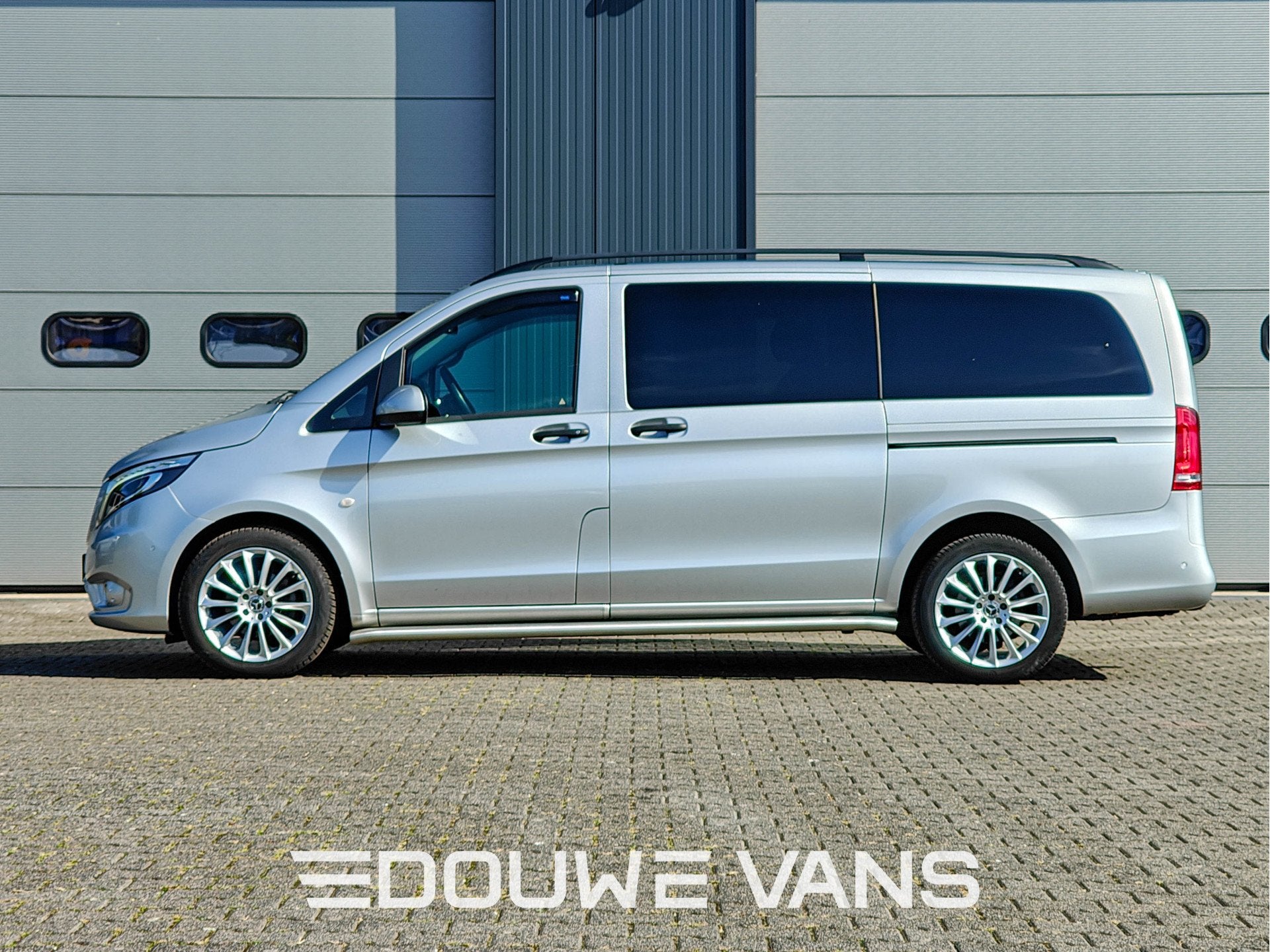 Mercedes-Benz Vito Tourer Dubbel Cabine LED Panorama 2x Schu, Autos, Argent ou Gris, Achat, Euro 6, Entreprise
