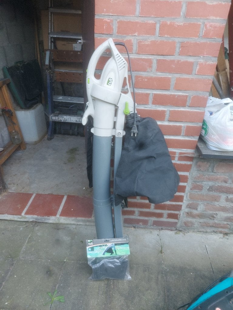 Souffleur aspirateur a feuilles, Enlèvement, Comme neuf