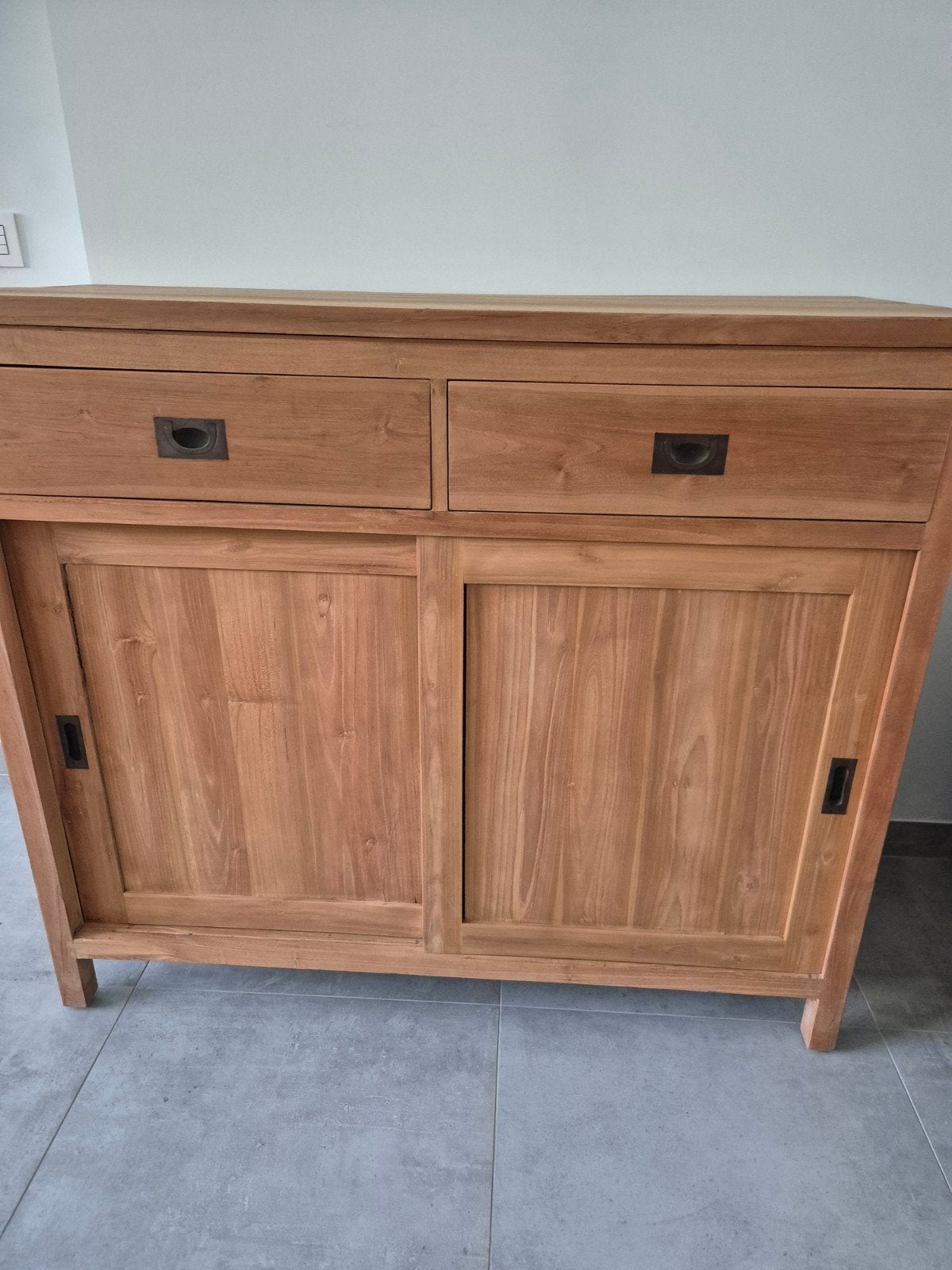 Kast teak, Enlèvement