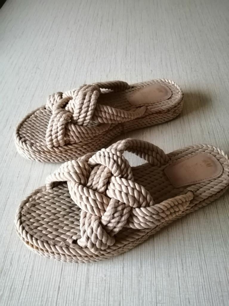 jolies chaussons H&M taille 41, H&M, Beige, Porté, Sandales de bain
